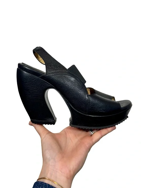 John Fluevog Spur Prepare Hi Leather Chunky Sculptural Curved Platform Sandals - Picture 5 of 15